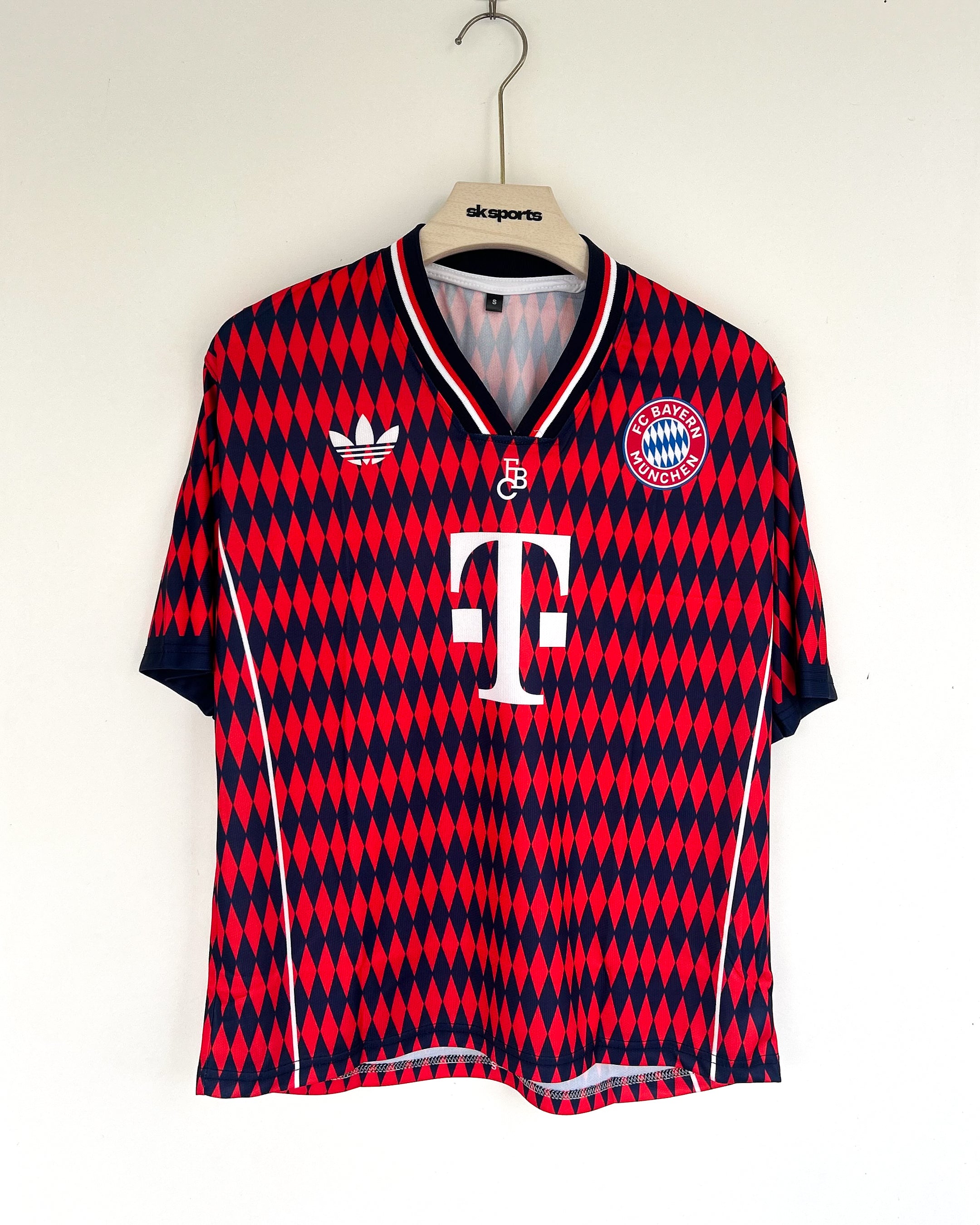 BAYERN MUNICH MULLER RETRO FIVESLEEVES