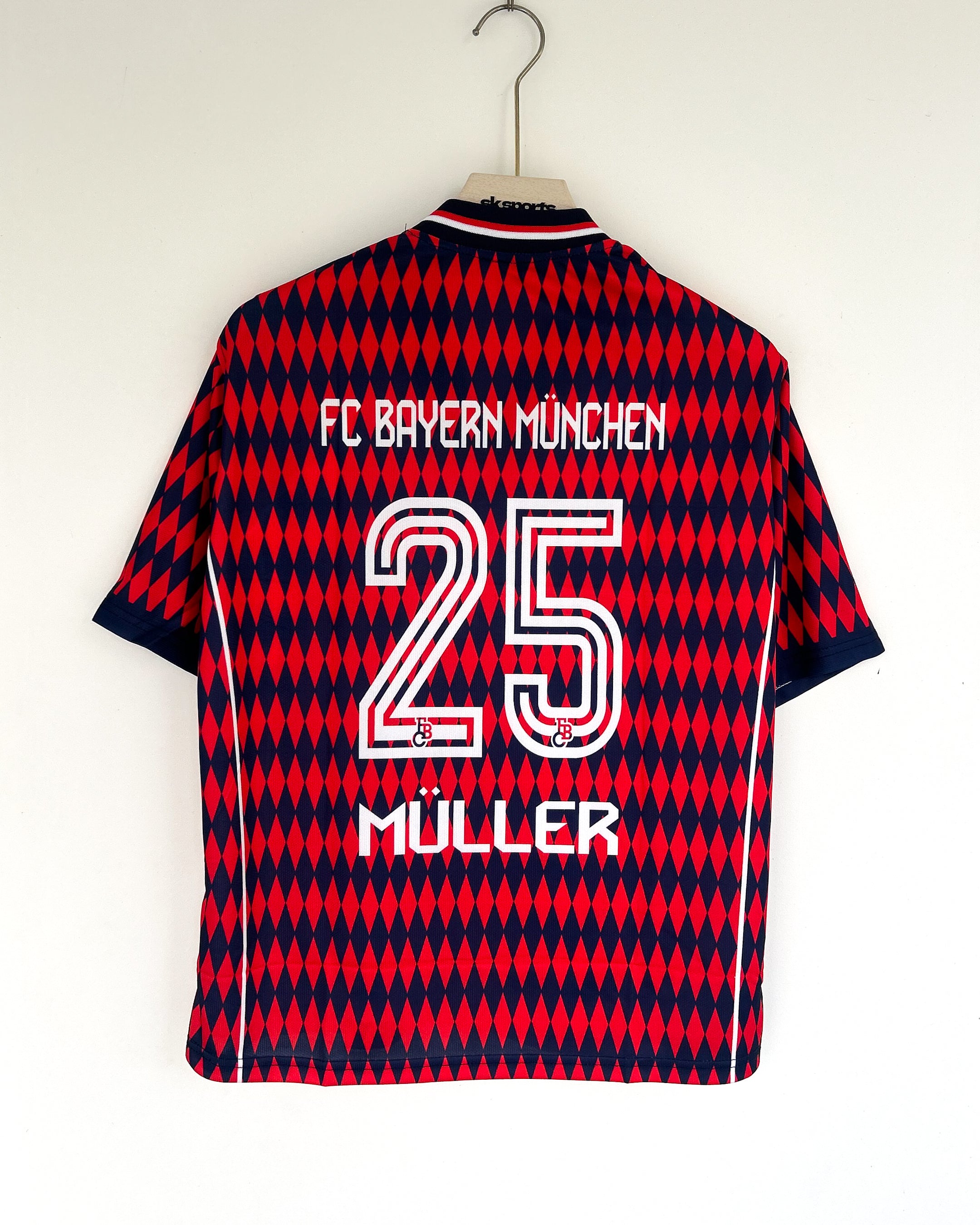 BAYERN MUNICH MULLER RETRO FIVESLEEVES