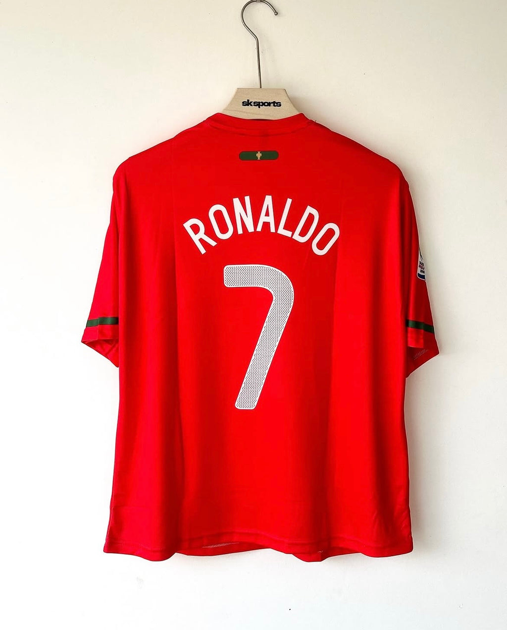 PORTUGAL 2010-12 HOME KIT RONALDO FIVE SLEEVES