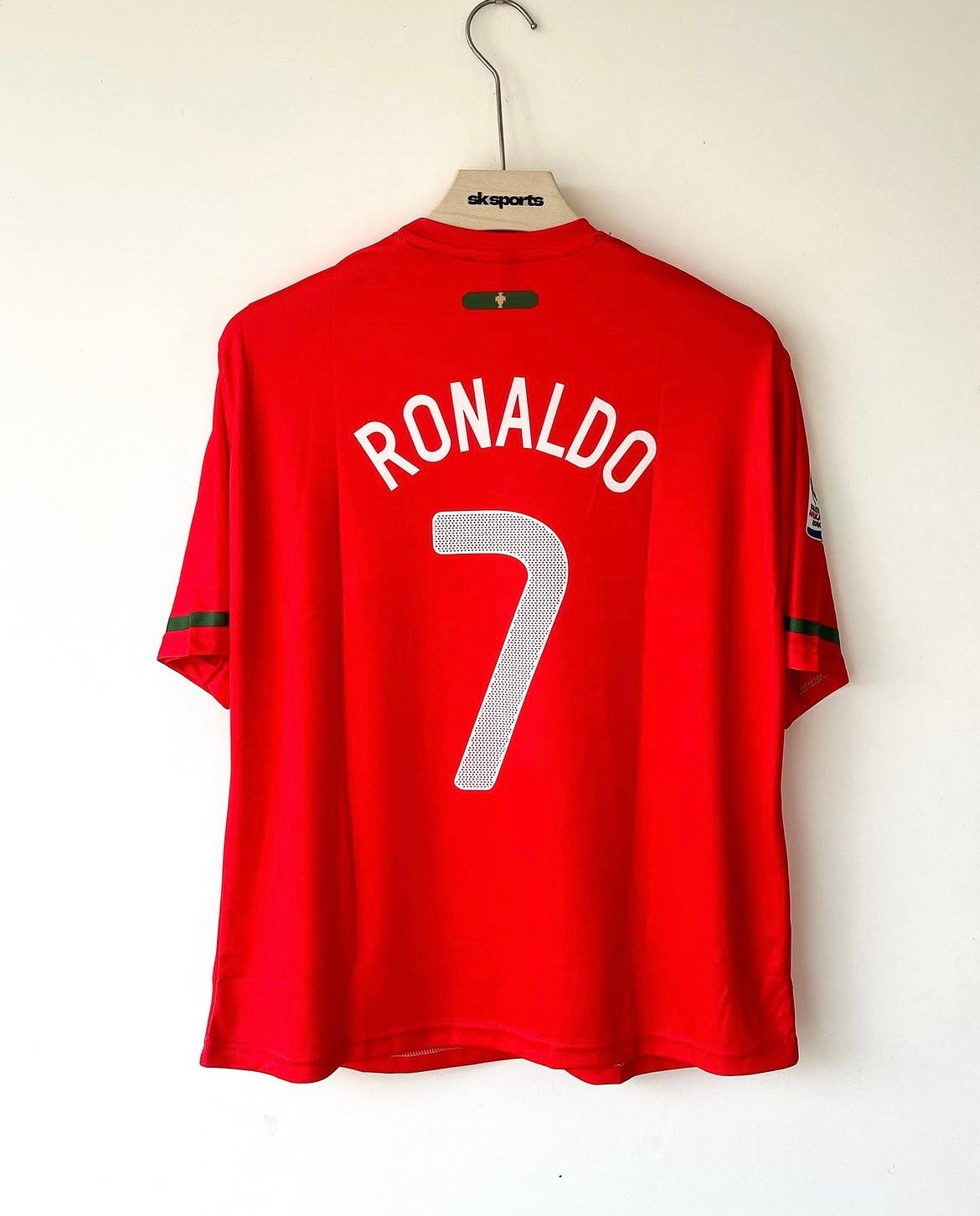PORTUGAL 2010-12 HOME KIT RONALDO FIVE SLEEVES