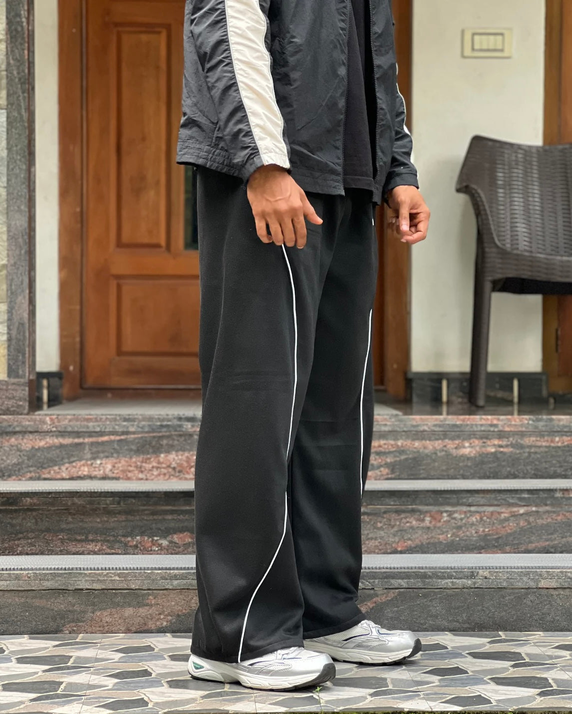 LOOSE FIT TRACK PANT - BLACK (LYCRA LOOPKNIT WITH FLEECE)